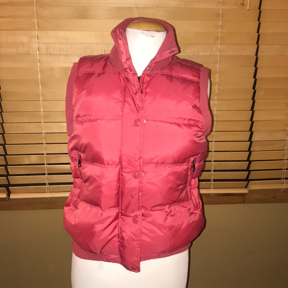 Le château red vest